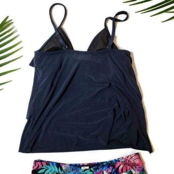 Tankini top NWOT tiered black flattering tankini top style number 453634 size 8 - Picture 2 of 5